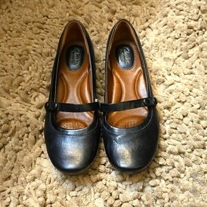 New Clark's Artisan Women's size 8M Mary Jane Black Wedge Leather Slip On Shoe